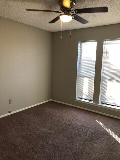 Building Photo - Gorgeous Glenn Heights Home