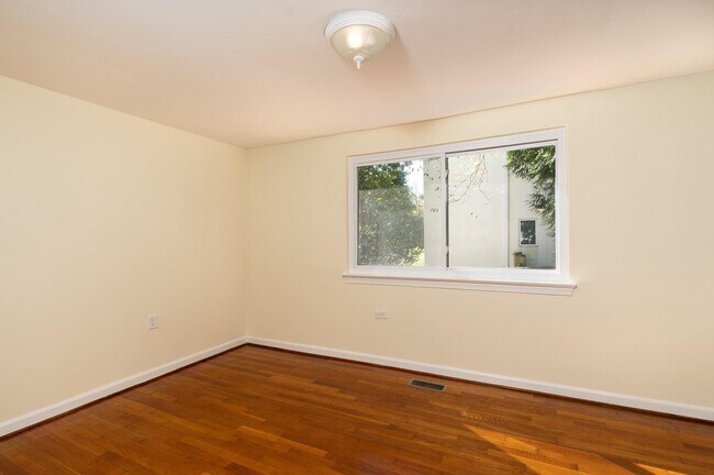 Building Photo - 6221 Walhonding Rd