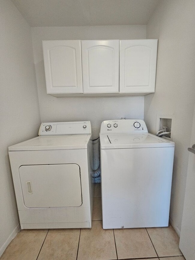 Building Photo - Dobson and University- 2 bedroom condo- full size w/d