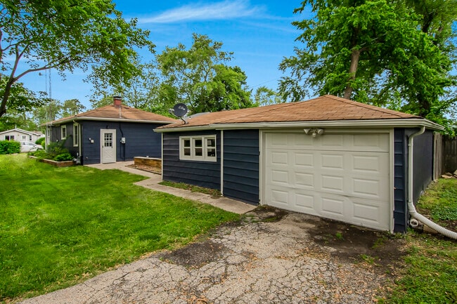 Building Photo - 130 S Park Rd