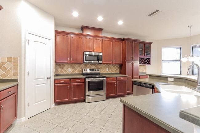 Building Photo - 2019 Abbey Trace Dr