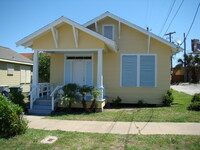 Building Photo - 1/2 Block to the Beach