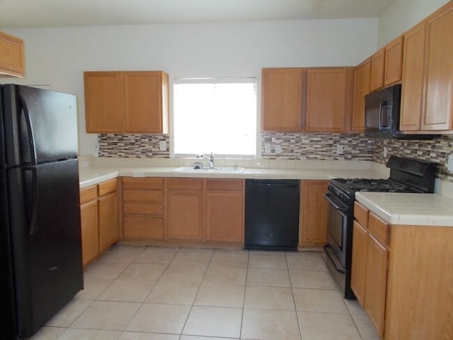 Building Photo - Beautiful 2 Story Home in Northwest!
