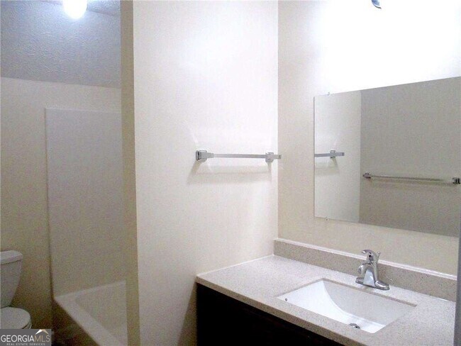 Building Photo - 3040 Oak Meadow Dr