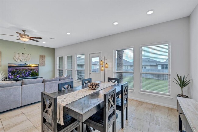 Building Photo - 717 Friar Tuck Dr