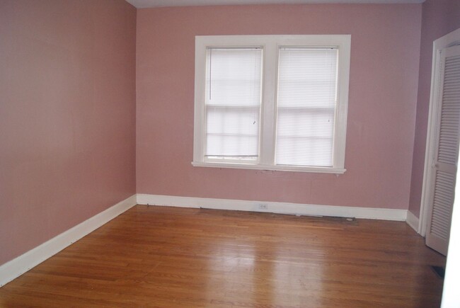 Building Photo - 815 W Johnson St