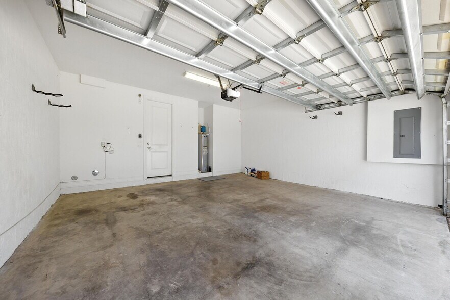 Building Photo - 11514 SW 13th Ct