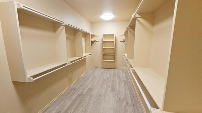 Building Photo - 17205 Cedar Dr