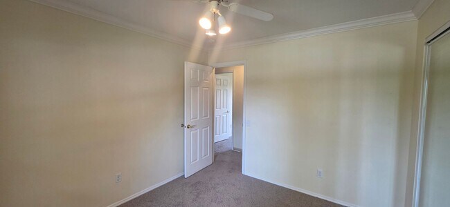 Building Photo - 11864 Featherwood Dr