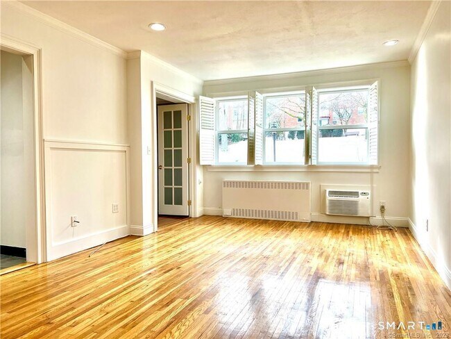 Building Photo - 11 Bedford Ave