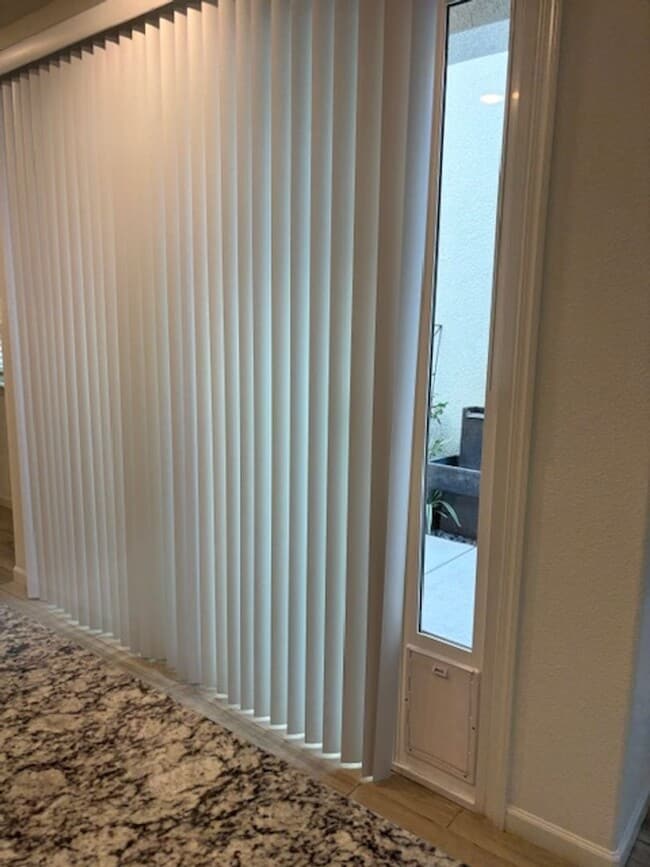 Building Photo - Beautiful Roseville House