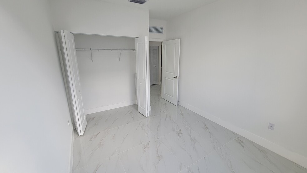 Building Photo - 1380 W 30th St