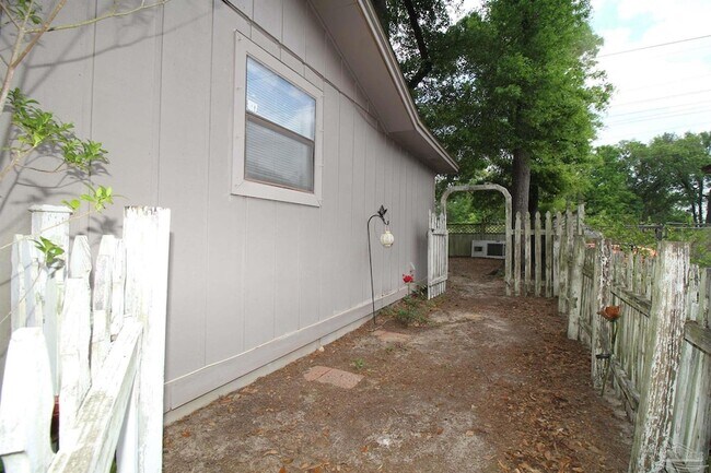 Building Photo - 7816 Deborah Dr