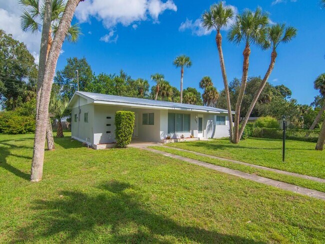 Building Photo - 7502 Pacific Ave