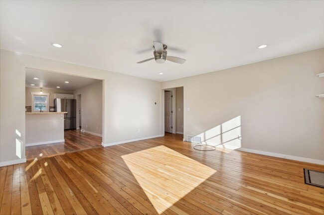 Building Photo - Charming 2 bedroom, 1 bath house