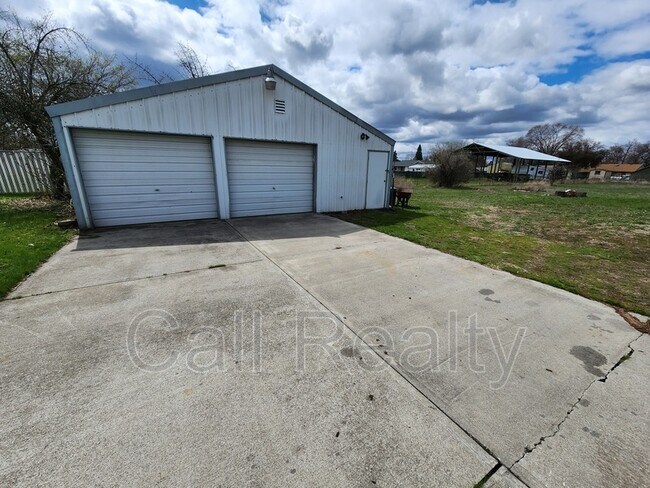 Building Photo - 1021 N Herald Rd