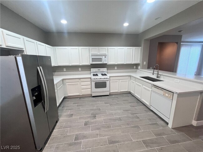 Building Photo - 7136 Crescentville Ave