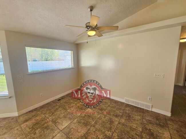 Building Photo - 3 Bed 2 Bath Home in a Herriman