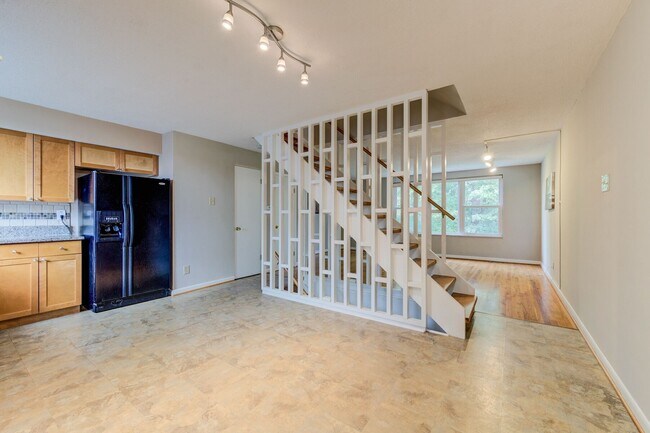 Building Photo - 25 Tower Hill Ct