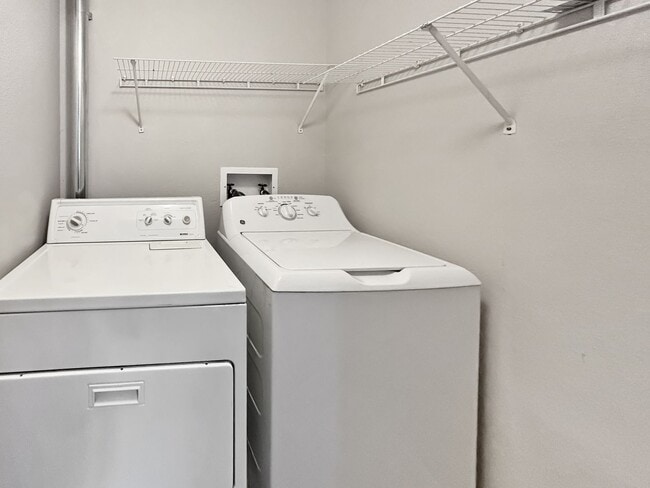 Building Photo - $0 DEPOSIT OPTION. 2 BED 2.5 BATH CONDO AT STUDIO 70 IN DENVER'S GOLDEN TRIANGLE. PARKING INCLUDED!