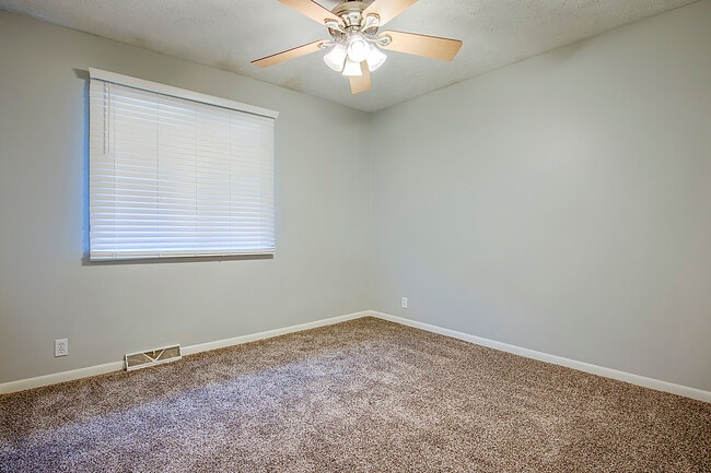 Building Photo - 1444 S 167th St