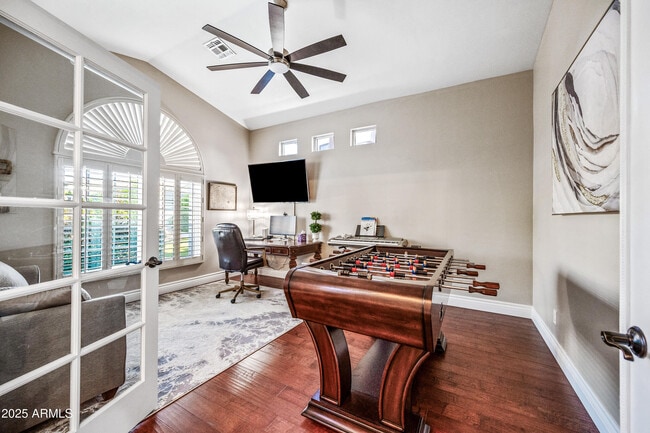 Building Photo - 1817 E Willow Tree Ct