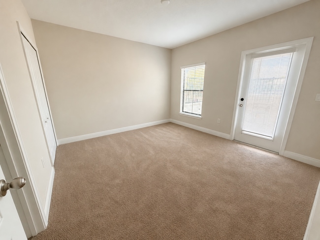 Building Photo - Charming 2-Bed Townhouse with Granite Elegance in Haines City – Spacious 1,464 Sq. Ft. Retreat!