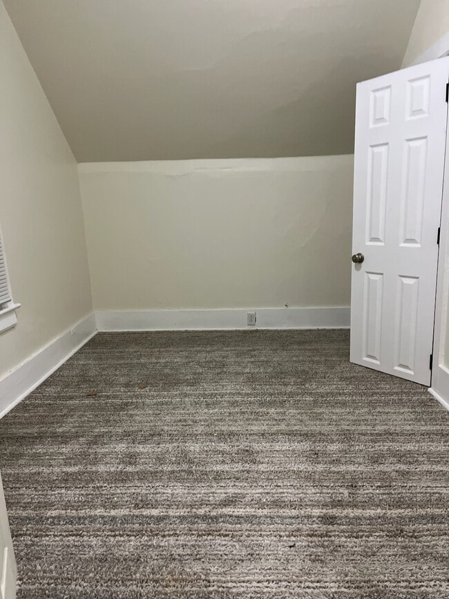 Building Photo - 104 Lake St