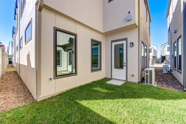 Building Photo - 2931 El Fenice Ln