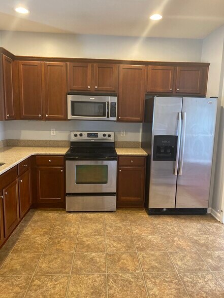 Building Photo - 107 Hemingway Cir