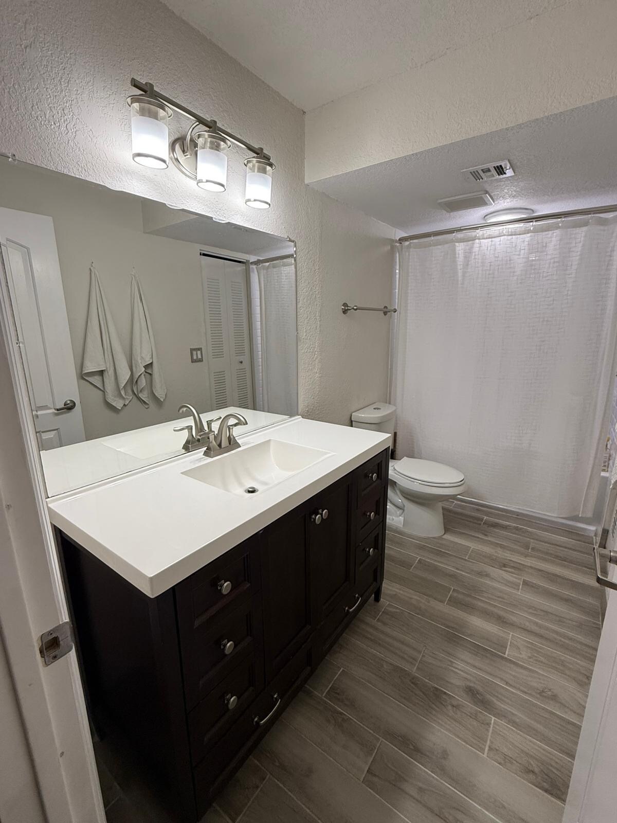 Master bathroom - 4900 NW 79th Ave