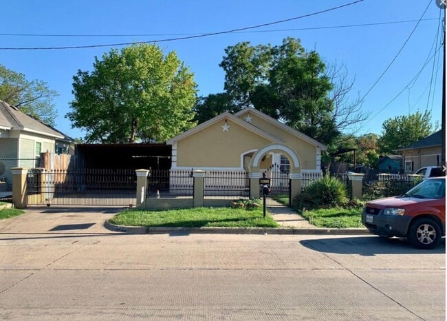 Building Photo - Spacious 2 Bed, 1 Bath Home in Riverside R...