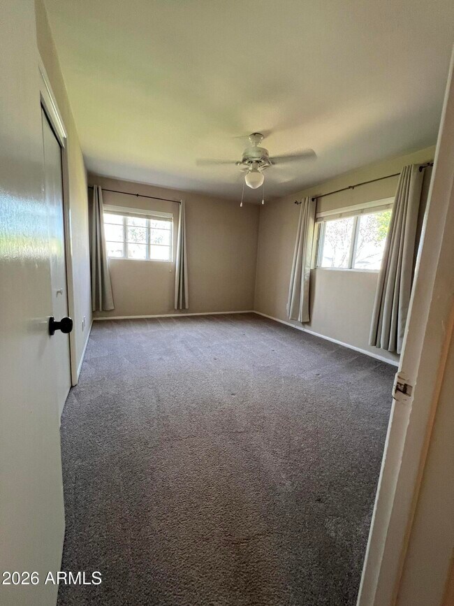 Building Photo - 4121 E Edgemont Ave