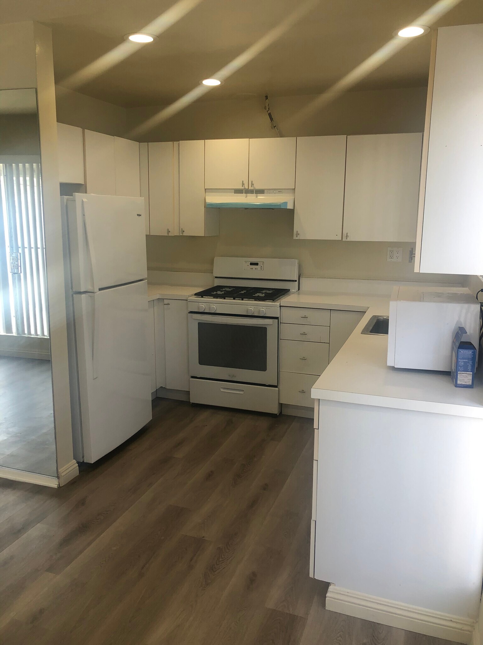 Building Photo - 1477 S Sherbourne Dr