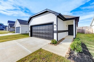 Building Photo - 13321 Burbot Dr