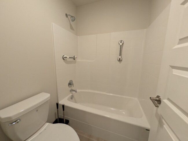 Building Photo - 912 119th Ave SE