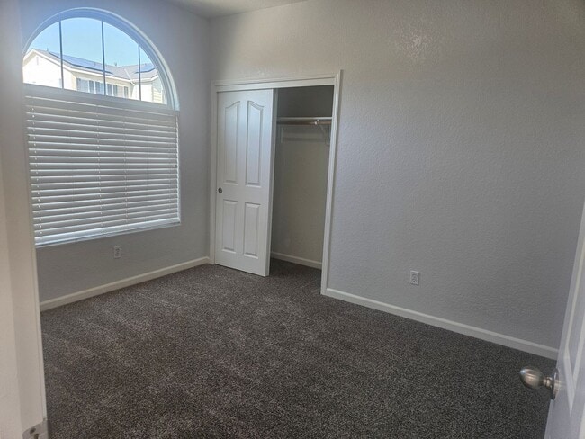 Building Photo - GORGEOUS 2009 Home - Just $2,250/month, 3/...