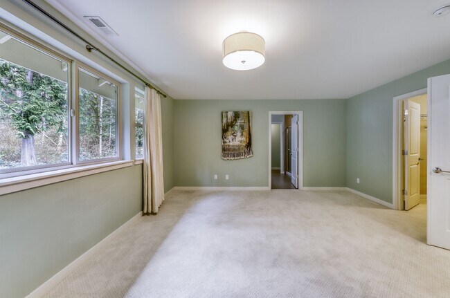 Building Photo - Gorgeous Large Home