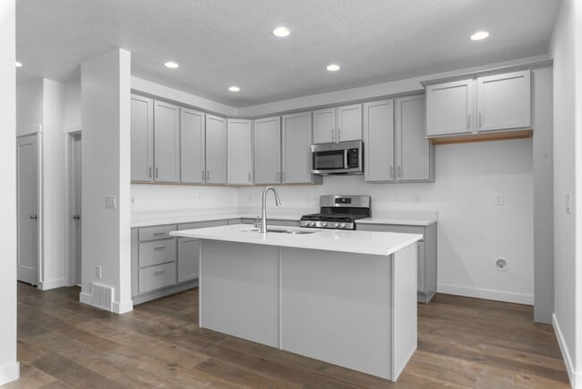 Building Photo - Dry Creek Highlands Towns - 6606