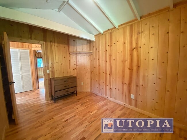 Building Photo - Gorgeous 4-bedroom, 2-bathroom Forest Lake Home with Deck, Office & Scenic Redwood Views