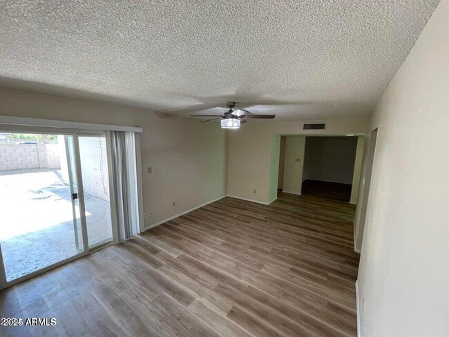 Building Photo - 2709 S Alder Dr
