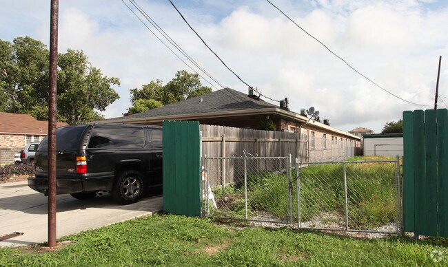 Building Photo - 1221 Milton St