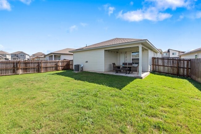 Building Photo - 929 Kickapoo Ln