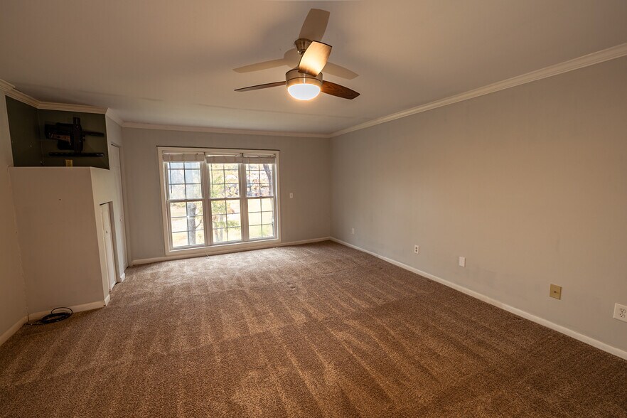 Building Photo - 301 Harbor Heights Dr