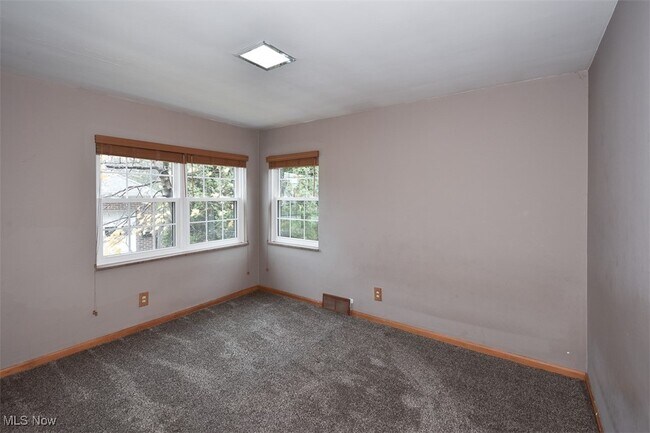 Building Photo - 21775 Hillsdale Ave