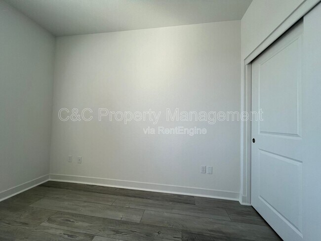 Building Photo - 374 Hansen Ter