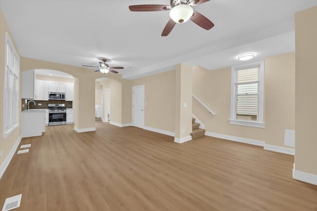 Building Photo - 4170 W Cornelia Ave