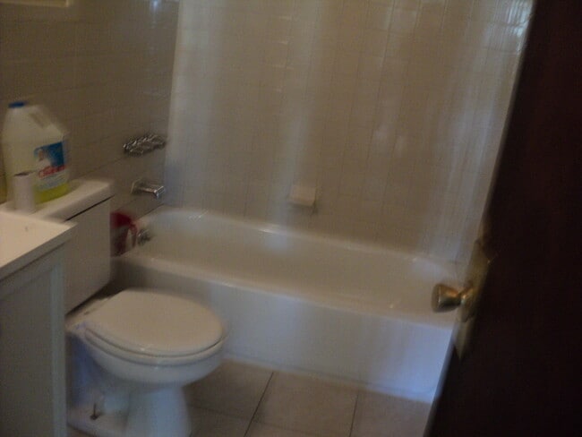 Building Photo - COZY AND CUTE 2 BEDROOM, 1 BATH HOME IN TAYLOR ------POLK