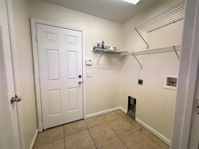 Building Photo - 4304 SW 54th Ct