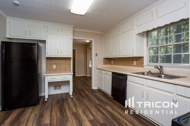 Building Photo - 507 Ironwood Ct SE